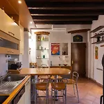 Characteristic 2 Double Bedroom 公寓