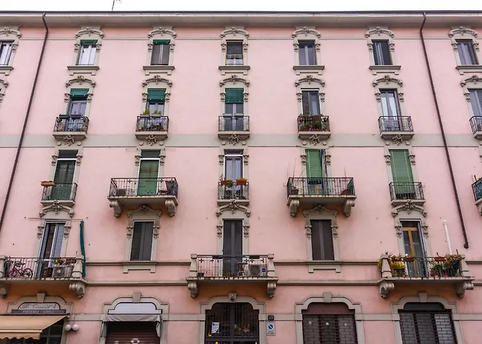 Characteristic 2 Double Bedroom Апартаменты Милан