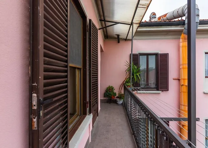 Characteristic 2 Double Bedroom Апартаменты Милан