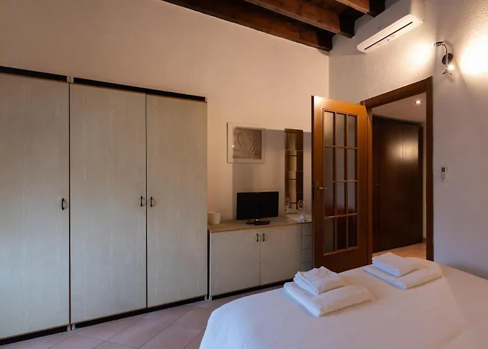 Characteristic 2 Double Bedroom Милан