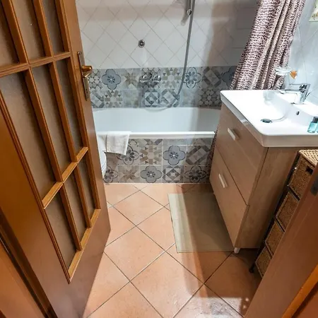 Characteristic 2 Double Bedroom דירה